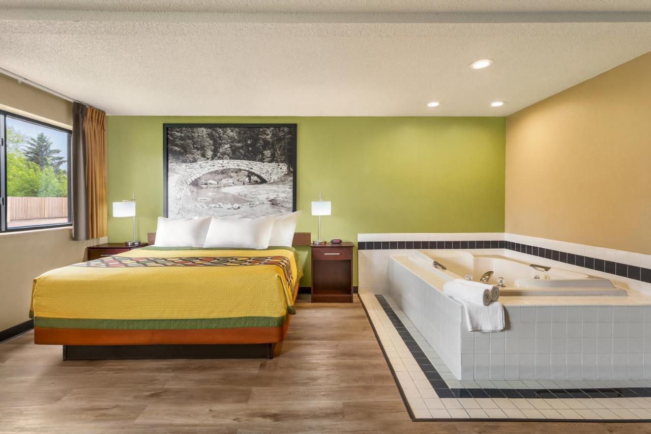 Super 8 By Wyndham Ankeny/Des Moines Area Otel Dış mekan fotoğraf