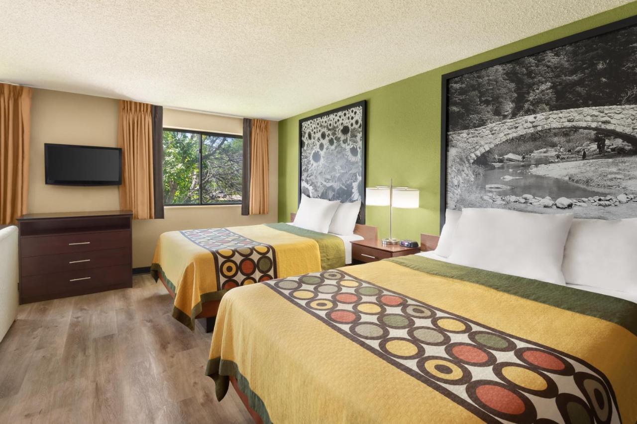Super 8 By Wyndham Ankeny/Des Moines Area Otel Dış mekan fotoğraf