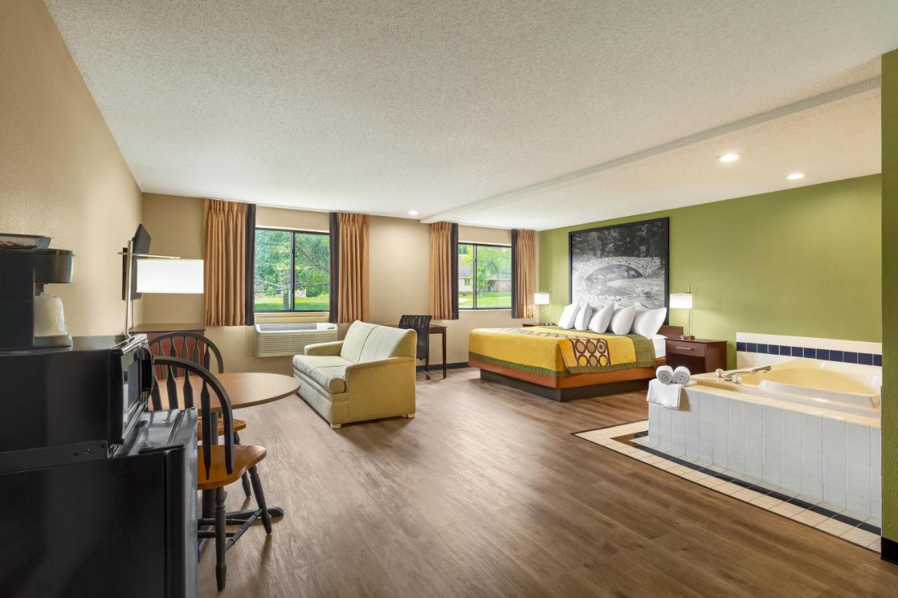 Super 8 By Wyndham Ankeny/Des Moines Area Otel Dış mekan fotoğraf