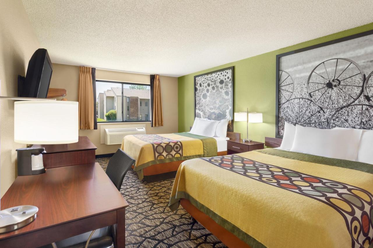 Super 8 By Wyndham Ankeny/Des Moines Area Otel Dış mekan fotoğraf