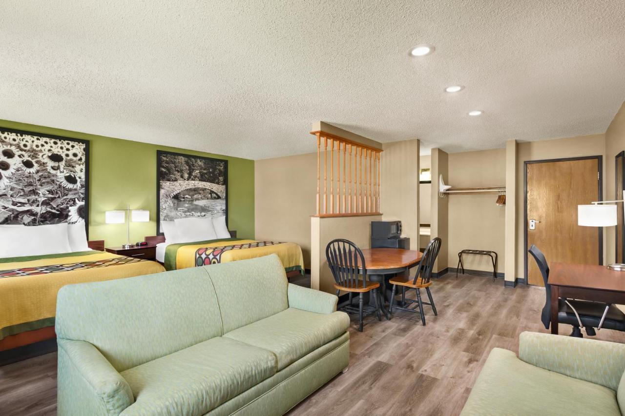 Super 8 By Wyndham Ankeny/Des Moines Area Otel Dış mekan fotoğraf