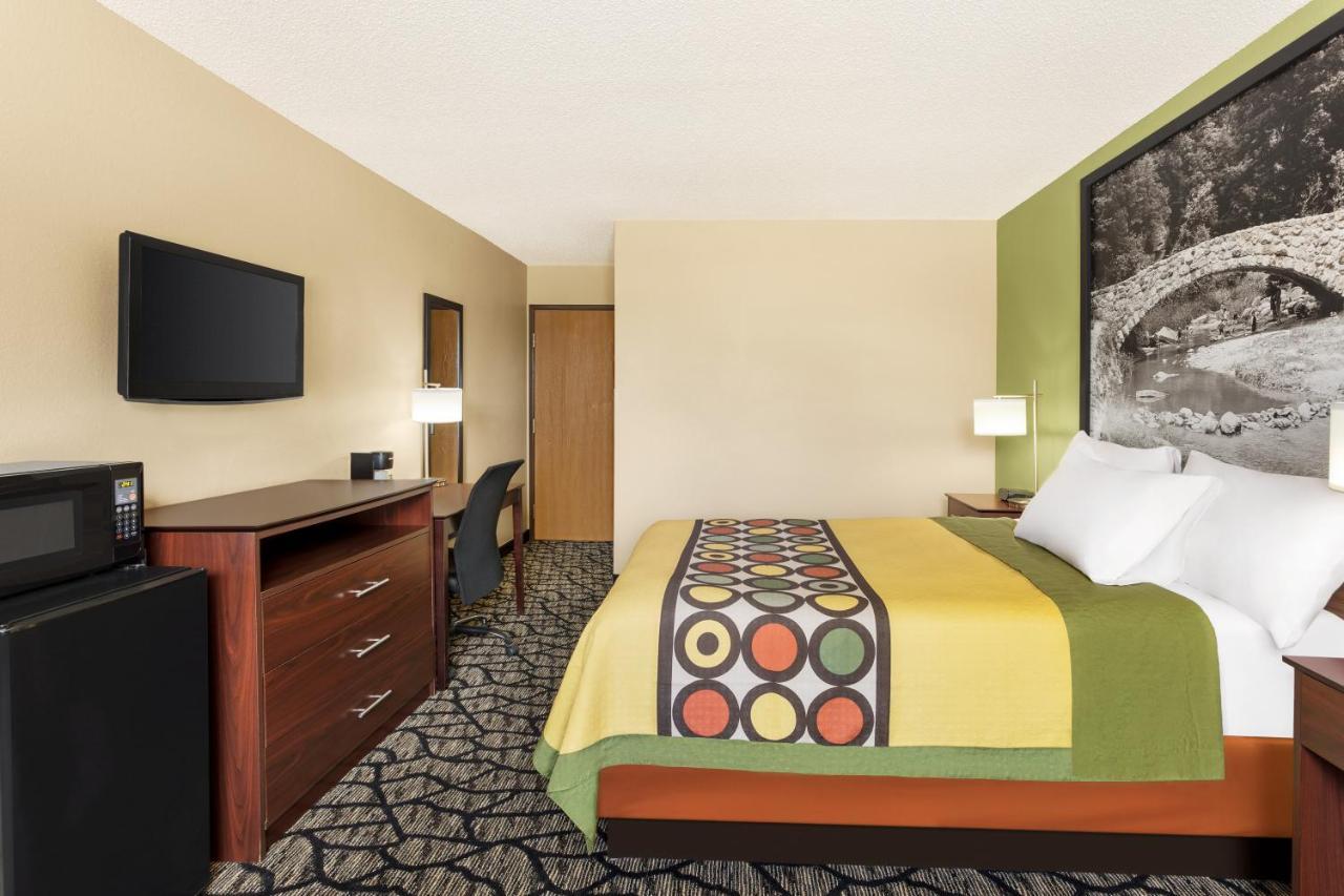 Super 8 By Wyndham Ankeny/Des Moines Area Otel Dış mekan fotoğraf