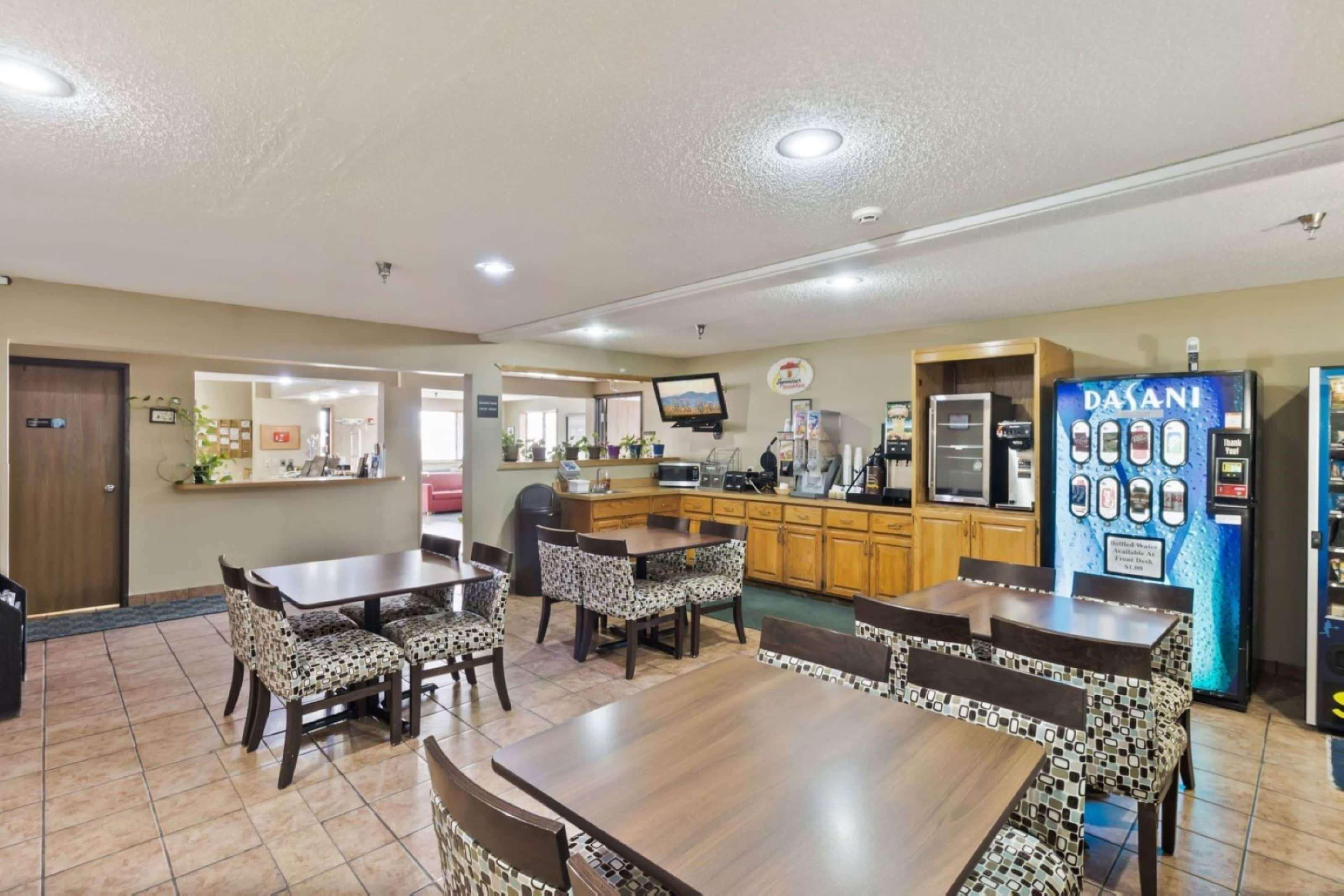 Super 8 By Wyndham Ankeny/Des Moines Area Otel Dış mekan fotoğraf