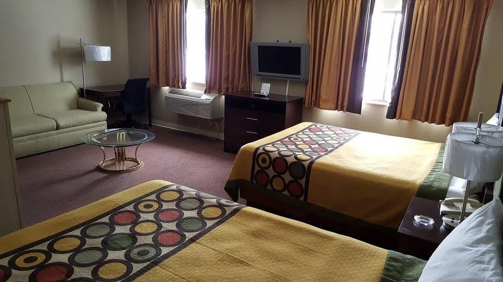 Super 8 By Wyndham Ankeny/Des Moines Area Otel Dış mekan fotoğraf