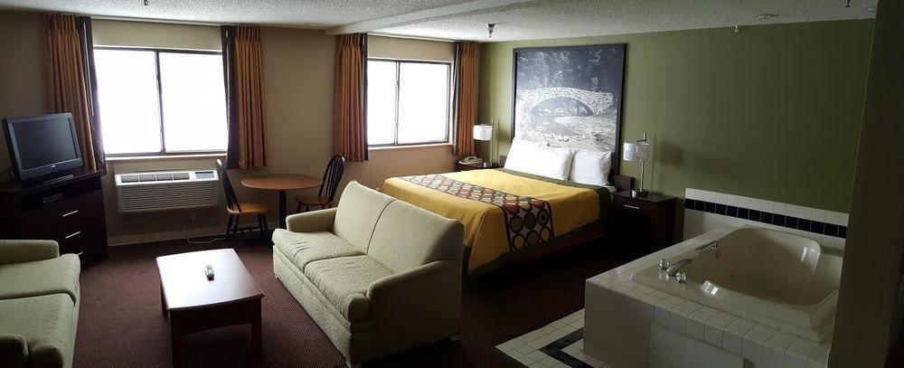 Super 8 By Wyndham Ankeny/Des Moines Area Otel Dış mekan fotoğraf