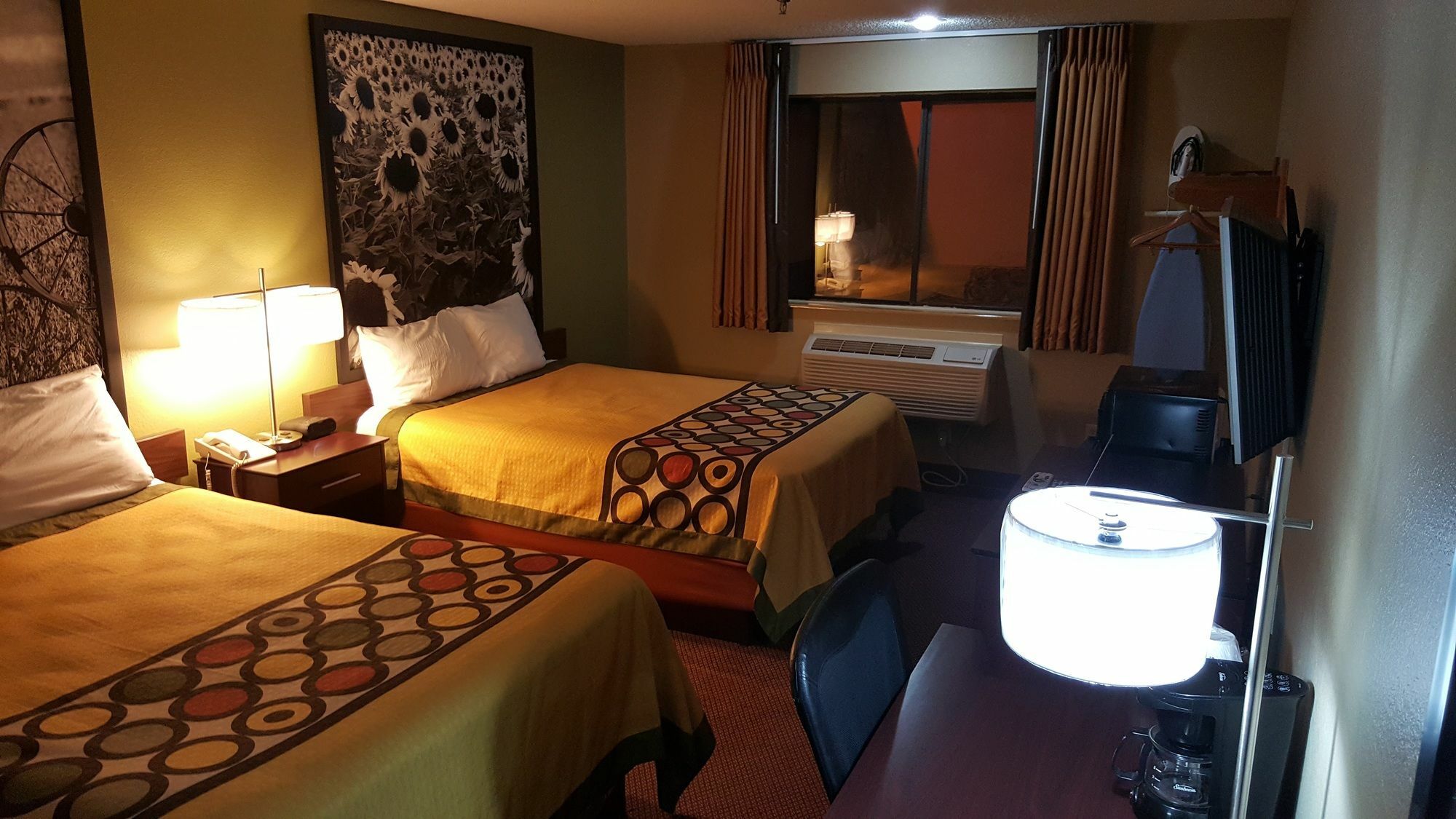 Super 8 By Wyndham Ankeny/Des Moines Area Otel Dış mekan fotoğraf