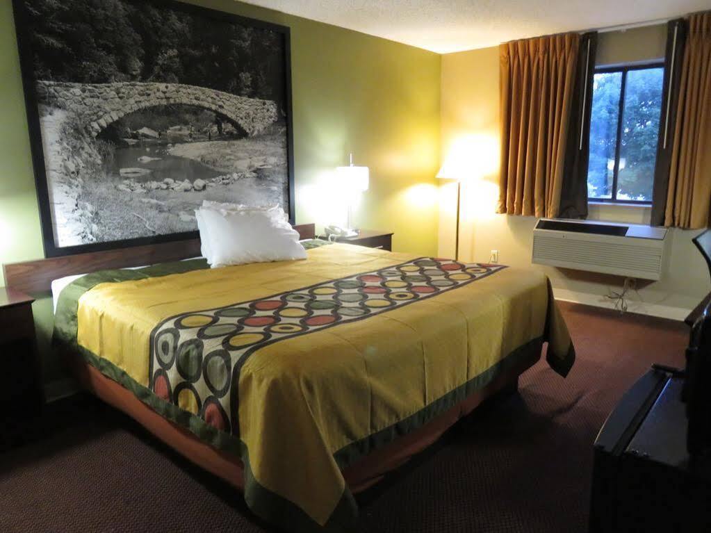 Super 8 By Wyndham Ankeny/Des Moines Area Otel Dış mekan fotoğraf